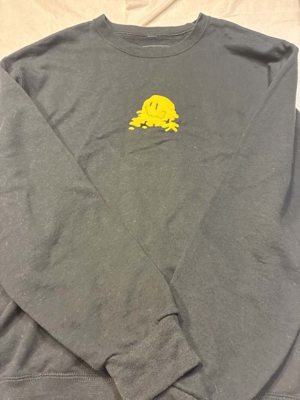 Red Eight Melting Smiley Face Graphic Sweatshirt Black Medium